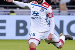 包含雷恩客场击败里昂，豪取客场三分的词条