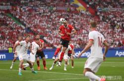 关于波兰队在欧洲杯赛场上展现出强大实力，夺得胜利的信息