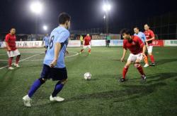 包含湛江星河联赛表现出色，积分榜前列的词条