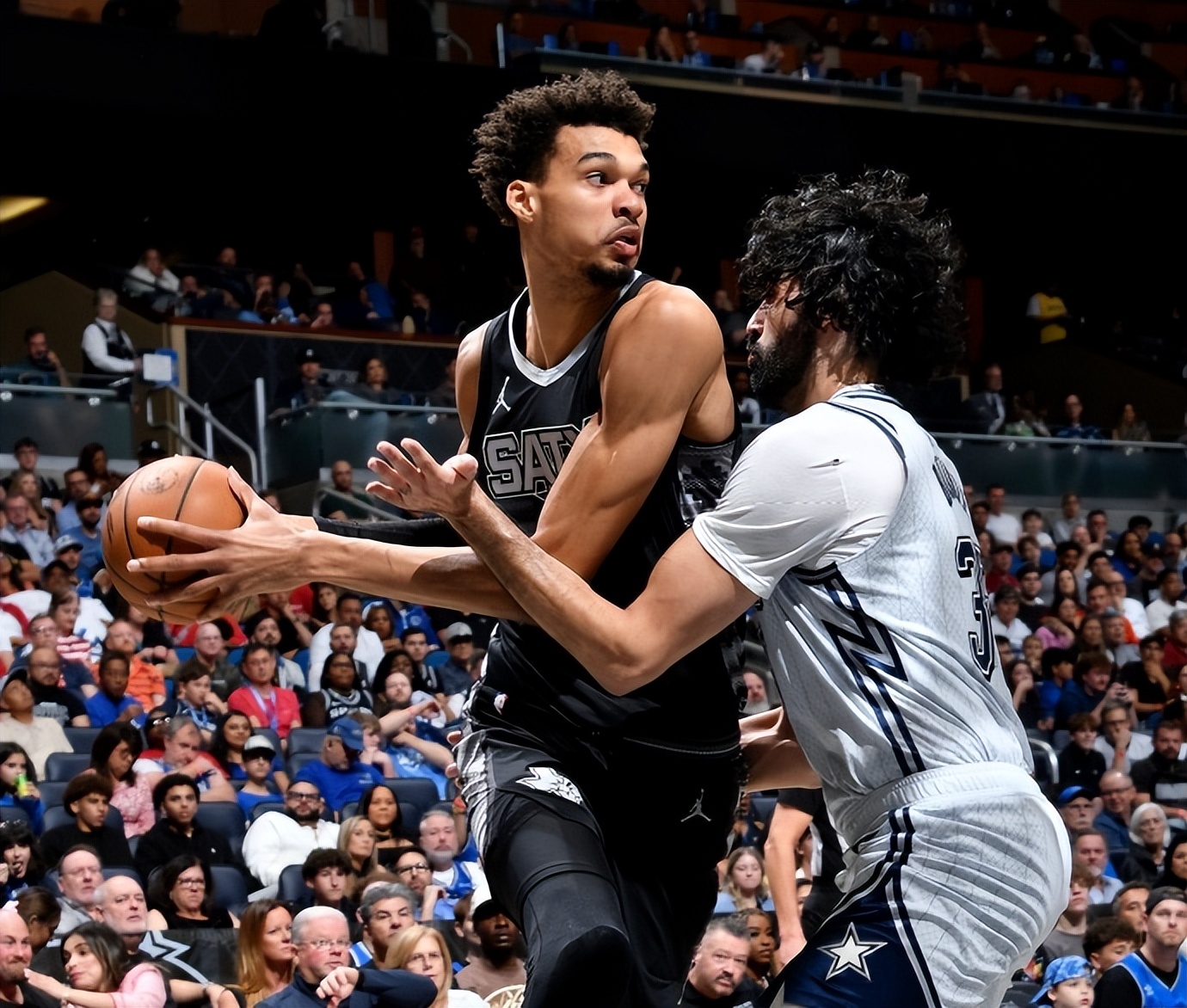 马刺险胜雷霆，连续向季后赛发起冲击