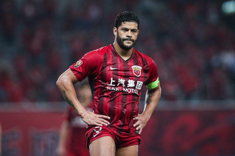 包含上港球员胡尔克领先联赛射手榜，成为球队进攻核心的词条