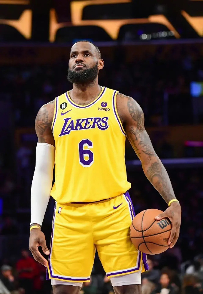 国王擒灰熊,霍姆斯全场最高分 国王擒灰熊,霍姆斯全场最高分