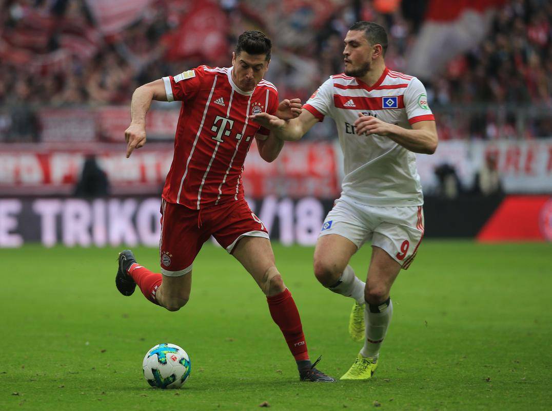 汉堡球队在主场踢平对手，状态平稳