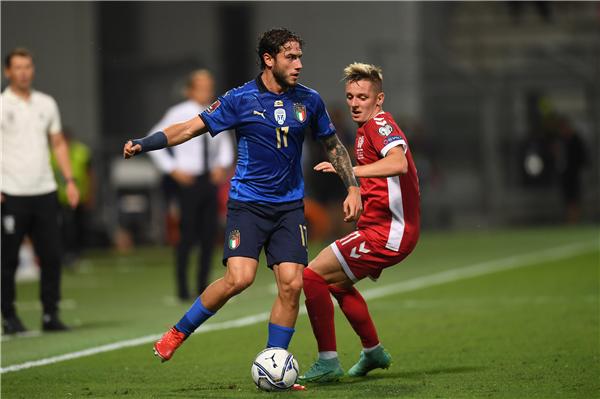 包含意大利主场大胜立陶宛，锁定小组第一的词条