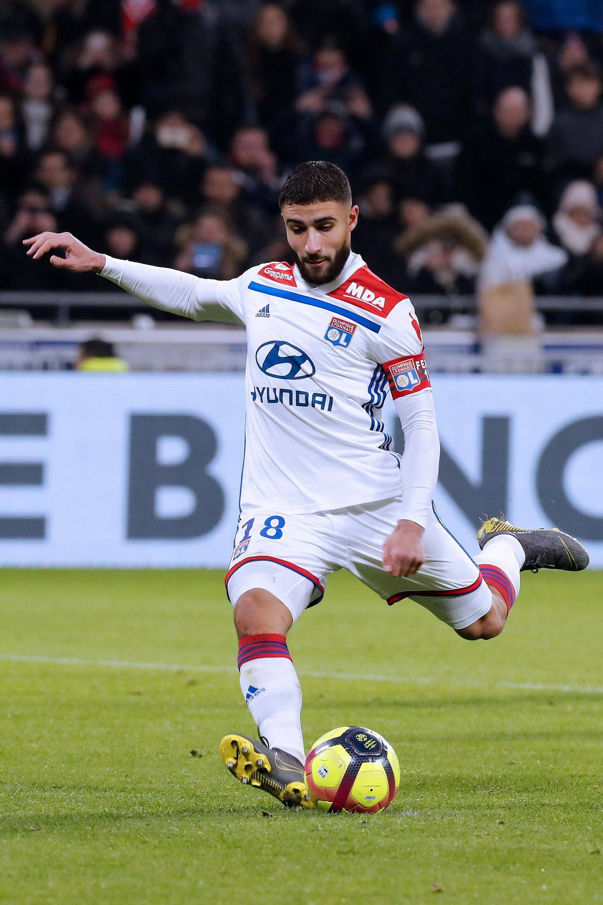 包含雷恩客场击败里昂，豪取客场三分的词条