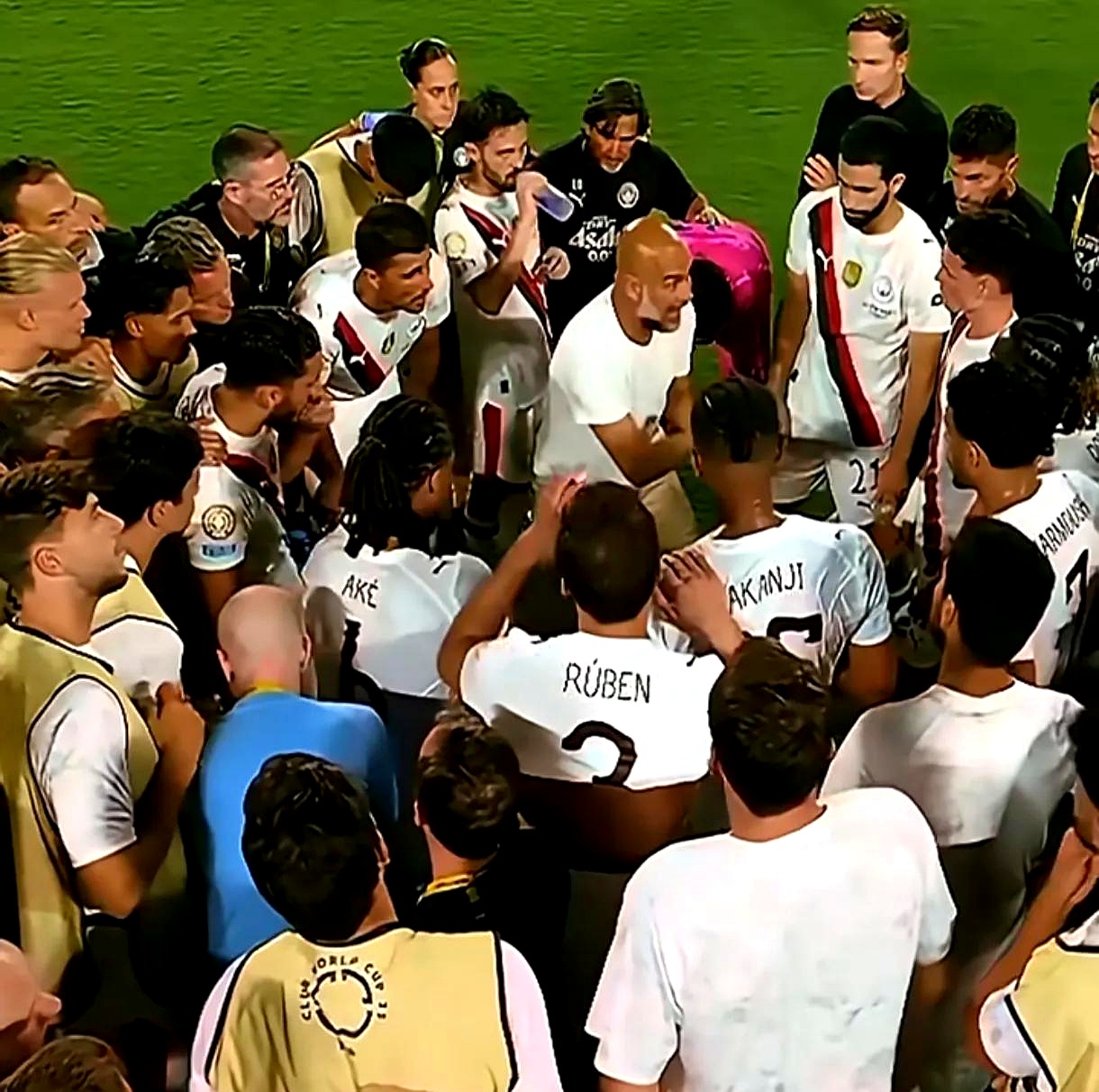 切尔西遭遇偶有败绩,英超卫冕形势堪忧 切尔西遭遇偶有败绩,英超卫冕形势堪忧