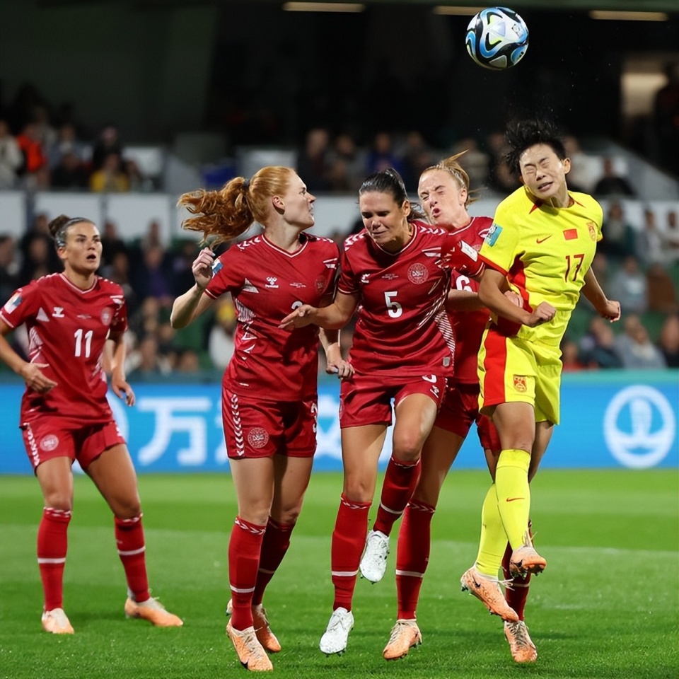 包含丹麦队在比赛中拼尽全力晋级下一轮的词条