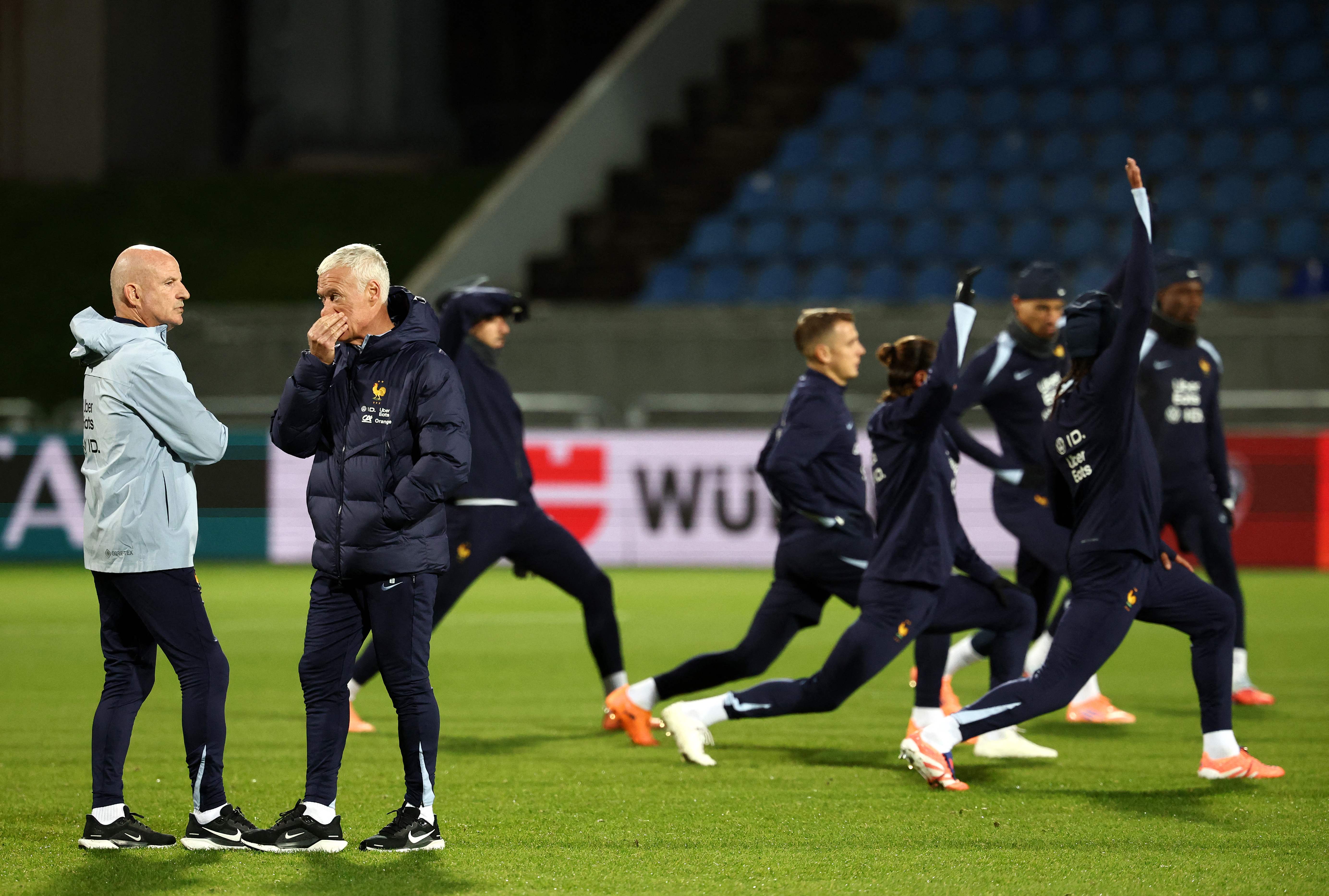 包含国际顶级球队状态低迷,球迷围绕关注的词条 包含国际顶级球队状态低迷,球迷围绕关注的词条