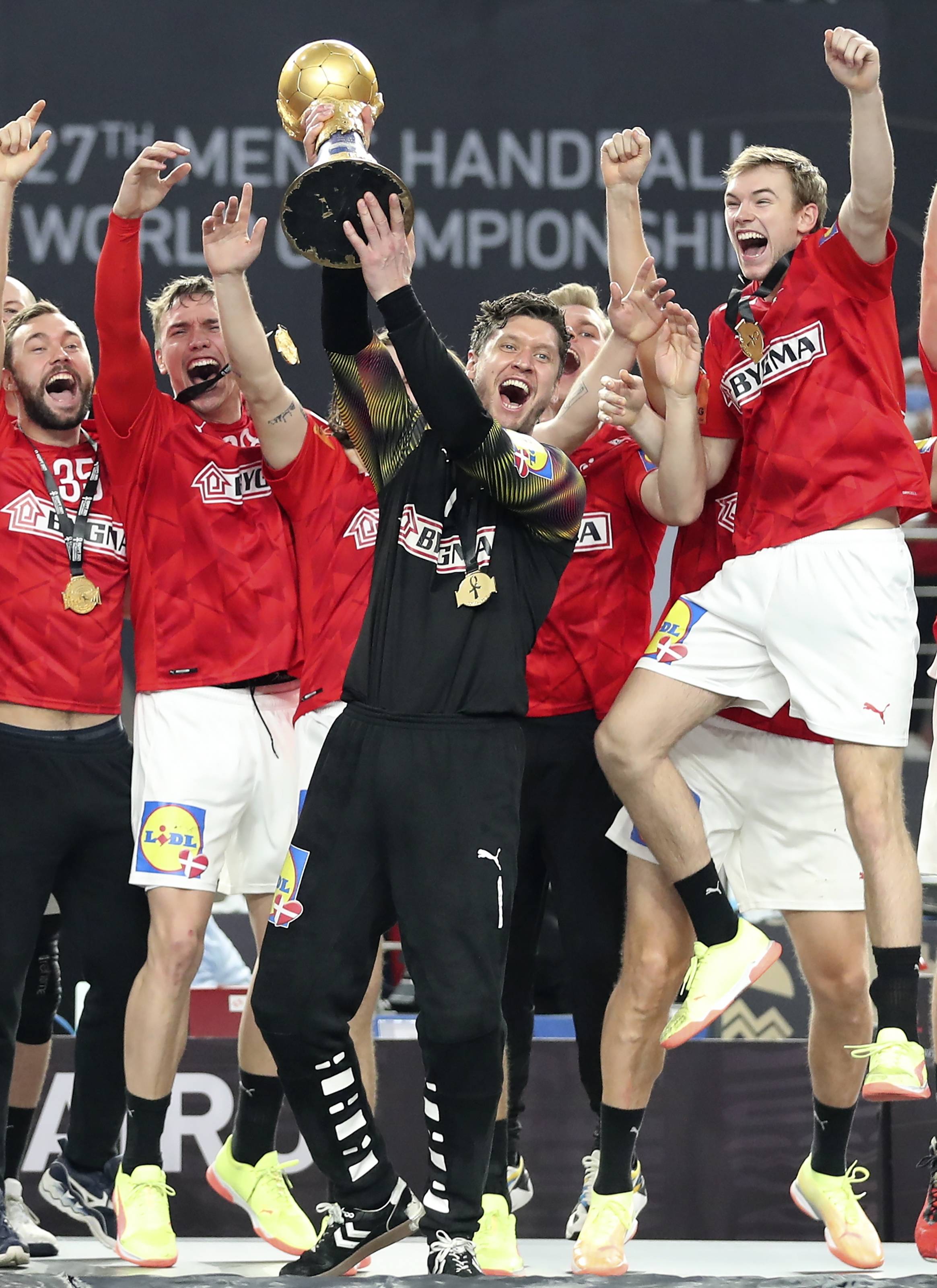 丹麦射击选手汉森在铅球比赛中斩获金牌 丹麦射击选手汉森在铅球比赛中斩获金牌